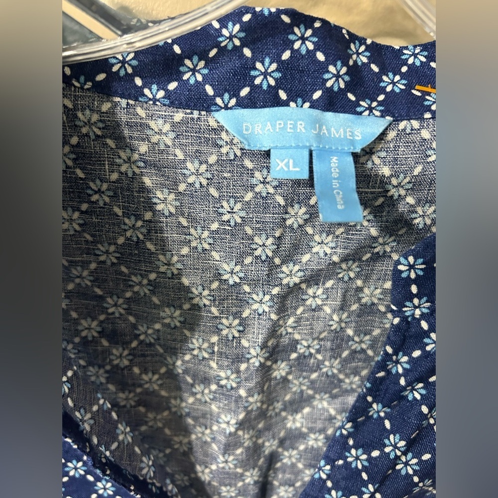 Draper James Navy flower Diamond blues white Print Blouse 💯 linen - Picture 2 of 4